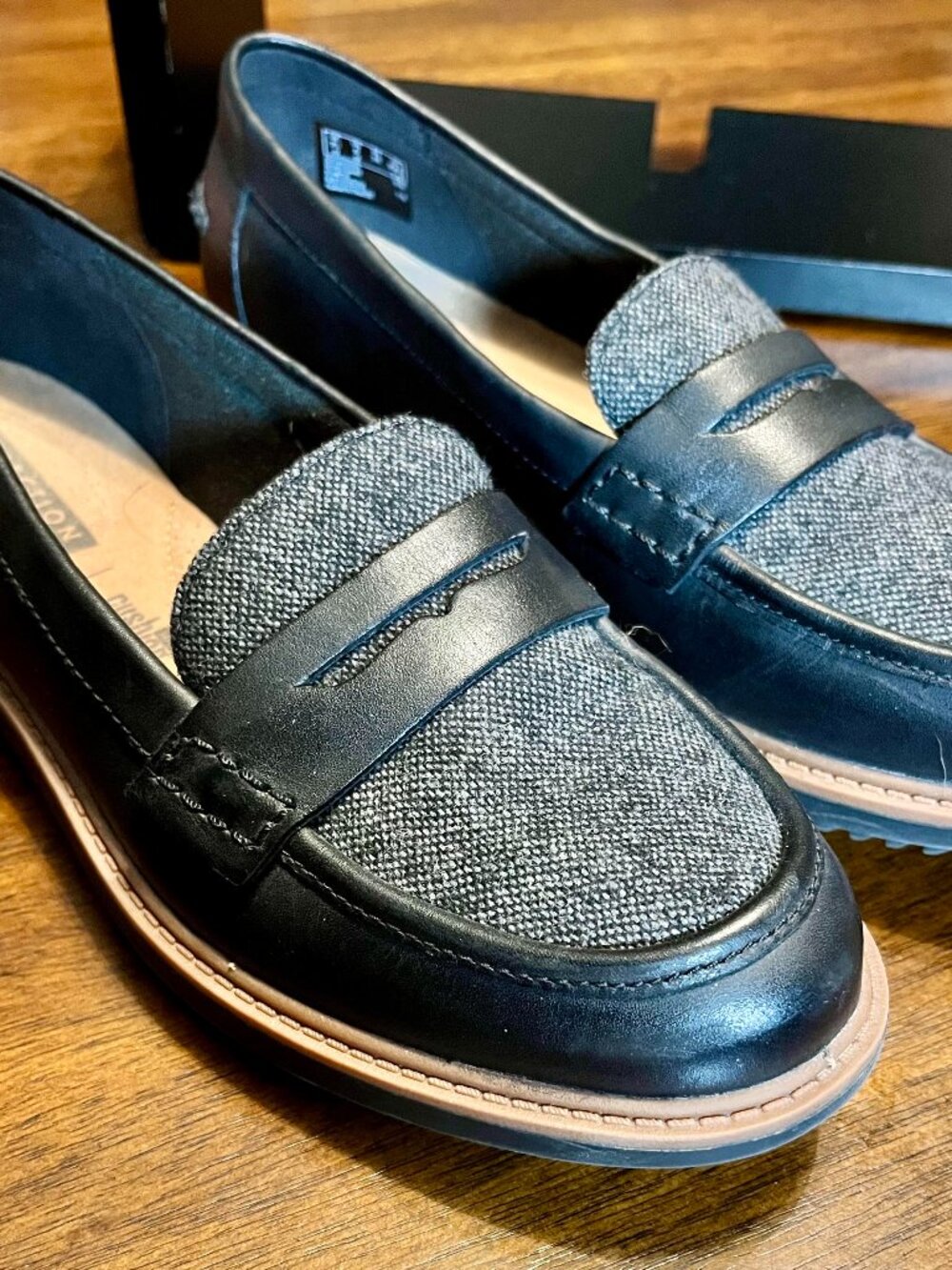 Women's Clarks Leather Raisie Eletta Black with Tweed Comfort Loafers Size 6